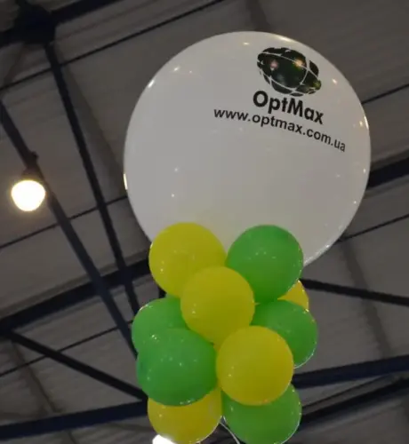 Воздушный шарик с логотипом OptMax на фестивале моды Kyiv Fashion 2018